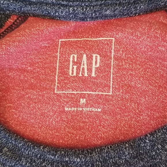 GAP T - Picture 2 of 3